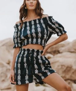 ELAN TOPS ARROW PRINT OFF SHOULDER TOP