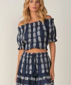 ELAN TOPS ARROW PRINT OFF SHOULDER TOP