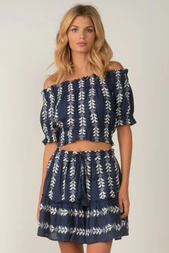 ELAN TOPS ARROW PRINT OFF SHOULDER TOP 1 ELAN TOPS ARROW PRINT OFF SHOULDER TOP