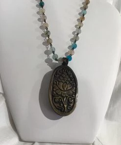 MELANIA CLARA STONE BEAD NECKLACE