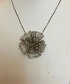 LAVISH NECKLACES FLOWER NECKLACE