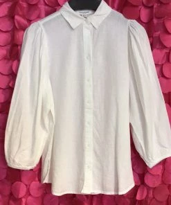 BeachLunchLounge REMY COLLARED LONG SLEEVE BUTTON DOWN TOP