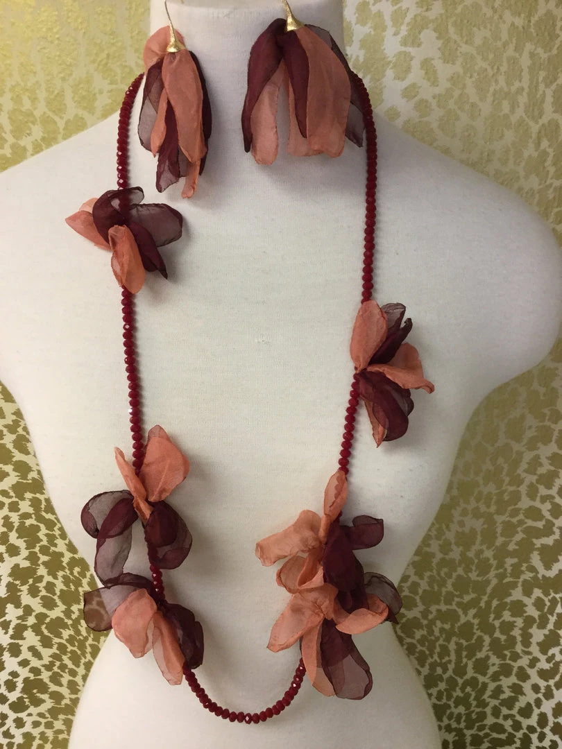 RUSH NECKLACES RED FLOWER BEADED NECKLACE 2 RUSH NECKLACES RED FLOWER BEADED NECKLACE